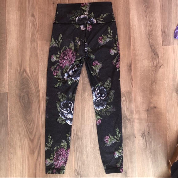 Lululemon High Rose Wunder Unders - Picture 3 of 7